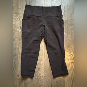 Athleta Salutation Stash Capri size Large